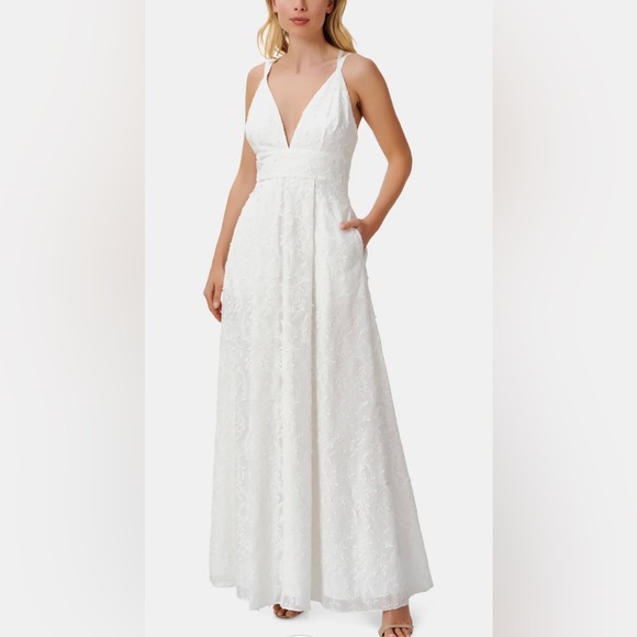 Aidan Mattox Dresses & Skirts - 💐 AIDAN BY AIDAN MATTOX
V-Neck Ivory Embroidered Ball Gown, Sz 10